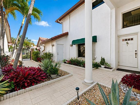 3rd image of 21718 Club Villa Ter