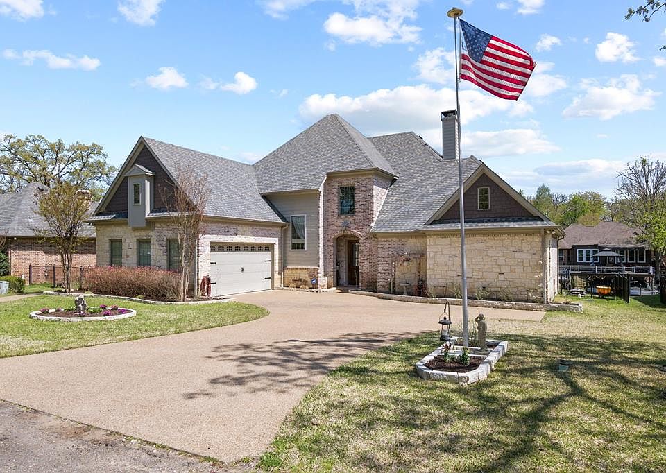 1st image of 151 Pinehurst Dr