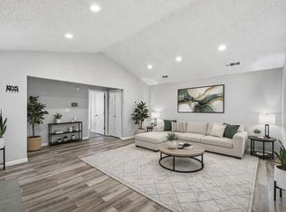 2306 Carol Good Ln, Carrollton, TX