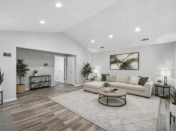 2306 Carol Good Ln, Carrollton, TX 75006