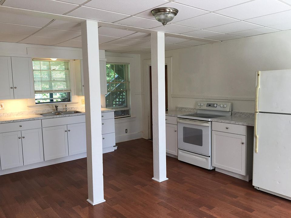 Eat-in kitchen.
Behind right pillar is entrance into the third bedroom.