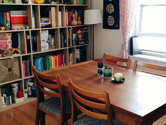 2nd image of 2712 W Gunnison St #2
