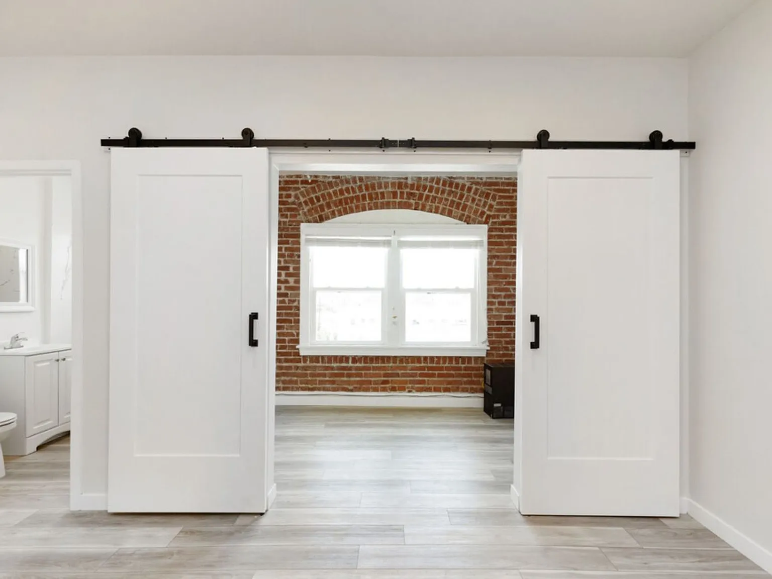 Kenmore II Apartments | Renovated Apartments with Exposed Brick in Koreatown — Photo 4