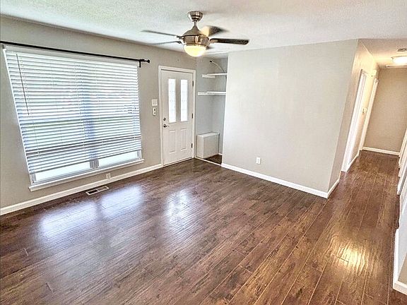 5th image of 2821 Sugar Tree Ln
