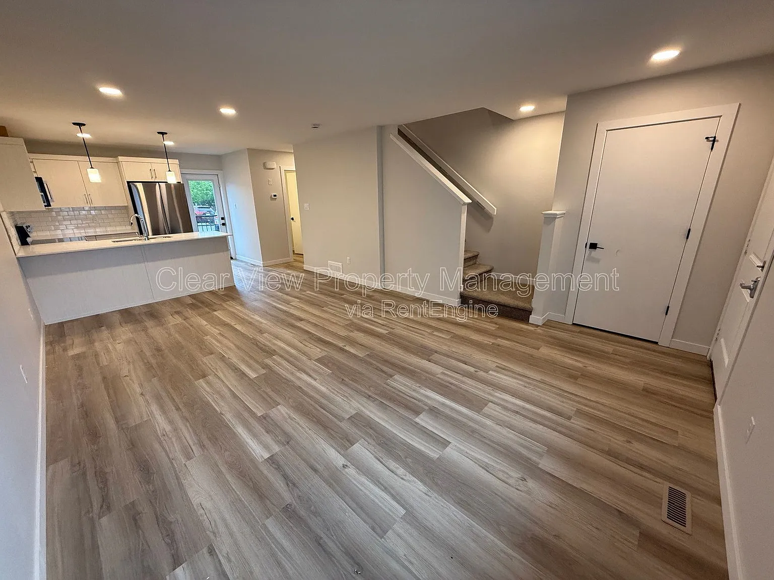 4 bed, 2.5 bath, 1500 sqft, $2,249 — Photo 2