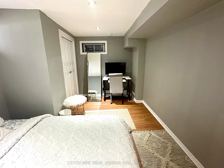 116 Rexway Dr E — Photo 6