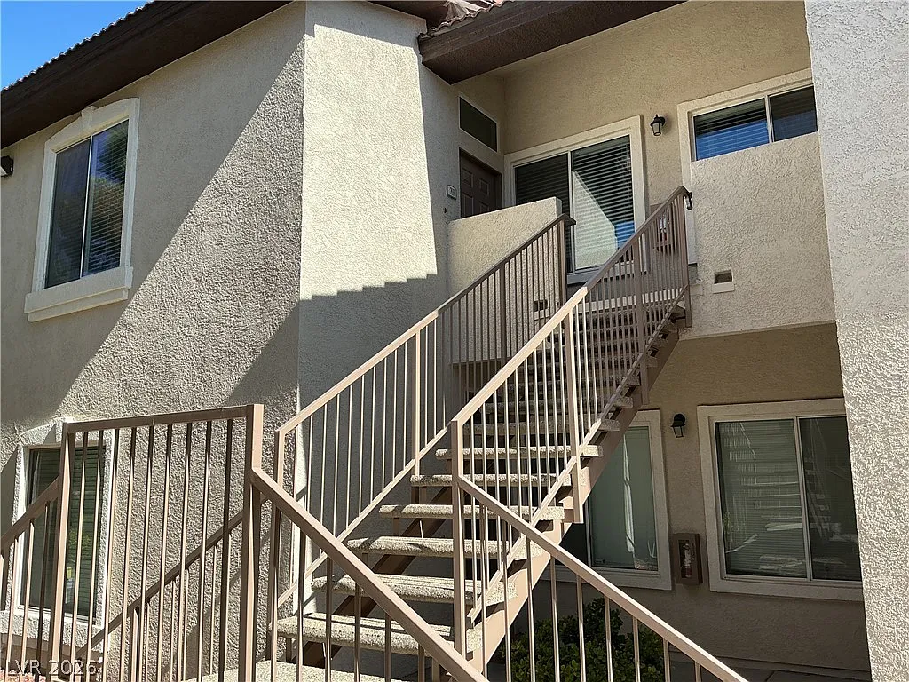 2 bed, 2.0 bath, 1054 sqft, $1,395 — Photo 2