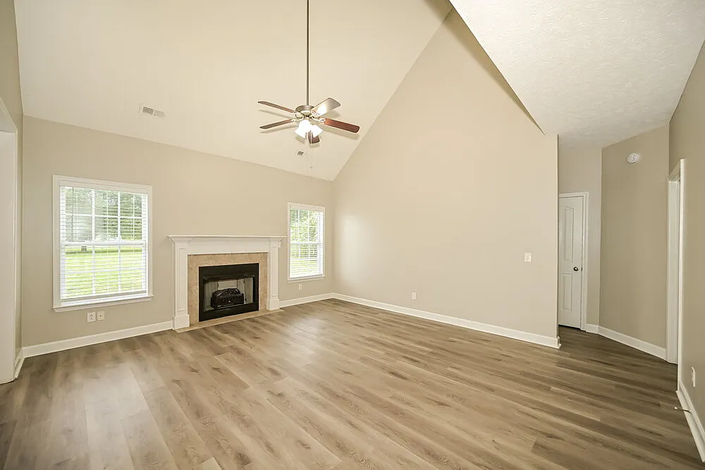3 bed, 2.5 bath, 2124 sqft, $2,255 — Photo 4