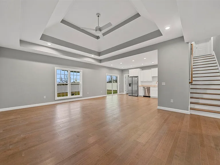 691 Denver Ln — Photo 9