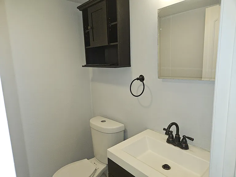 619 Berwick Dr — Photo 9