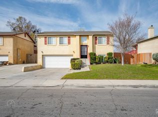 5205 Yellow Rose Ct, Bakersfield, CA 93307
