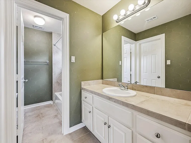 2210 Bywater Dr — Photo 41