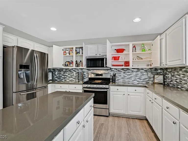 2735 Peekskill Ave — Photo 11