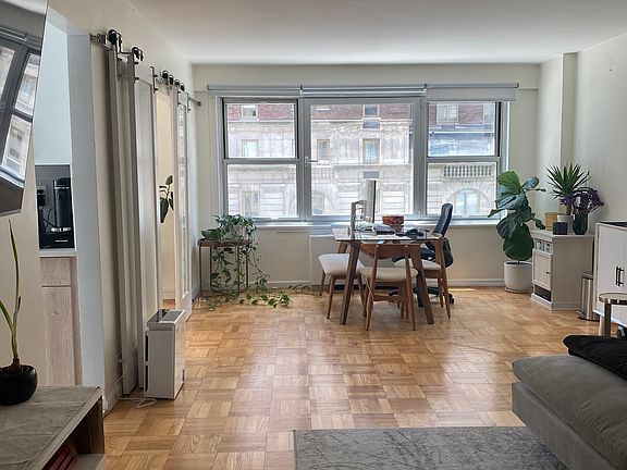 4th image of 77 W 55th St APT 4E
