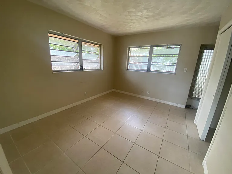 1019 NW 5th Ave — Photo 3