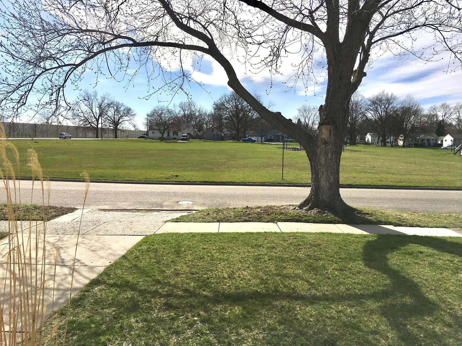 617 Rosewood Ave — Photo 2