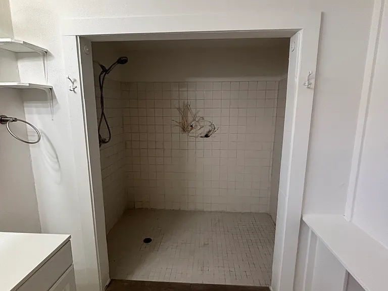 2571 NE Palm Ave #C — Photo 6