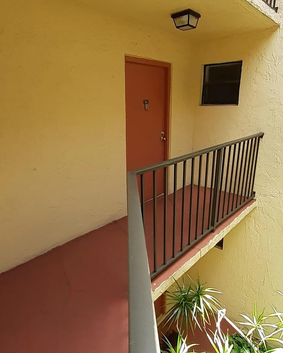1 bed, 1.5 bath, 770 sqft, $1,900 — Photo 2