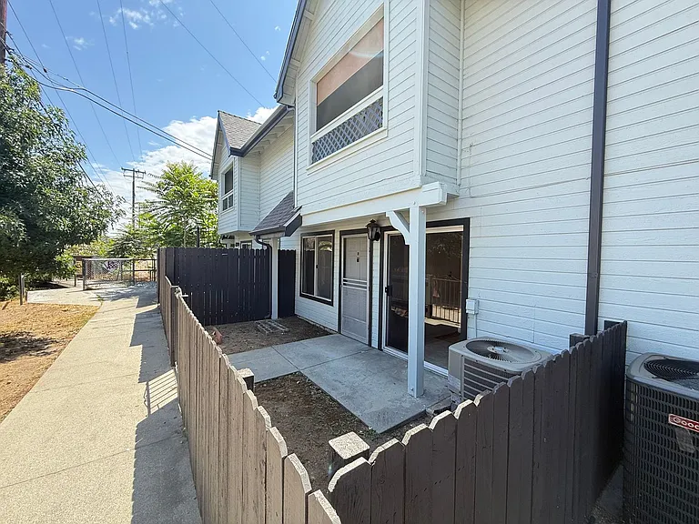 1500-1502 Abbot Ave — Photo 8