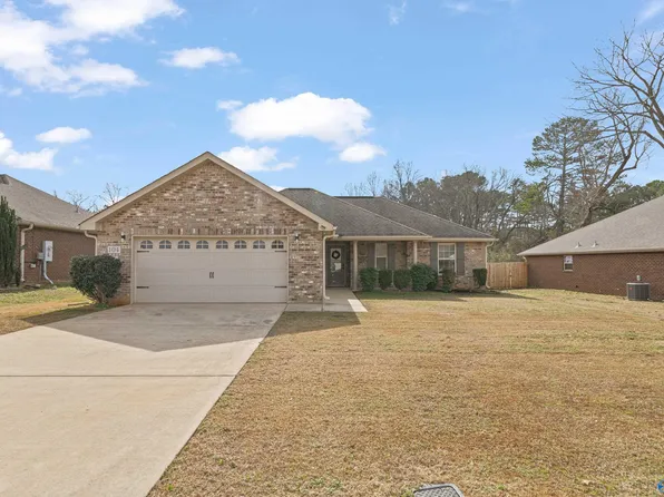 104 Summerset Ln, Huntsville, AL 35811