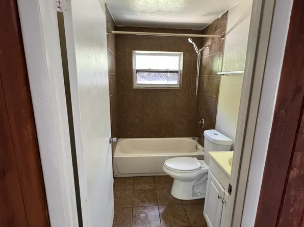 825 NE 5th St #A, Ocala, FL 34470