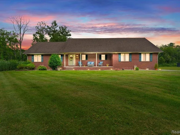 22069 Inkster Rd, Brownstown, MI 48174
