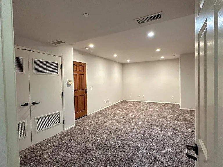 810 Bond Ave #C — Photo 14