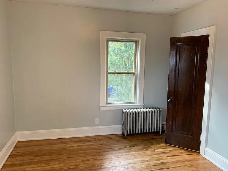 Bedroom (2 of2)