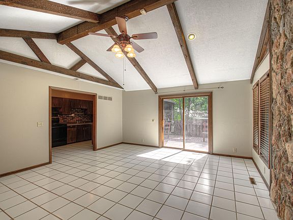 4th image of 705 W 90th Ter