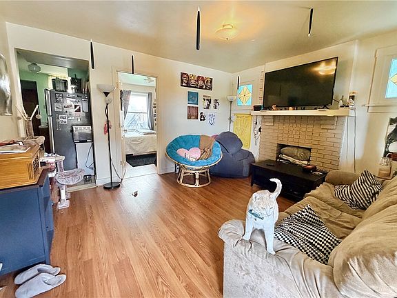 4th image of 3303 Niagara St