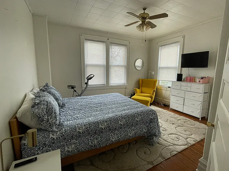119 W Burke St — Photo 47