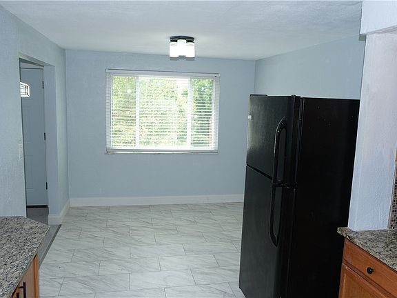 4th image of 616 Sara Ln