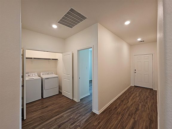 4th image of 228 Gabriels Bluff Dr