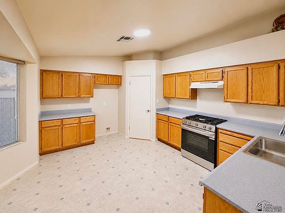 4th image of 11267 E 26th St