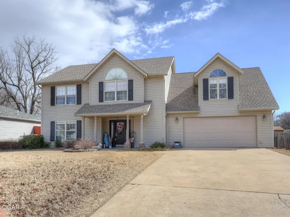 911 N Lincoln St, Carterville, MO 64835