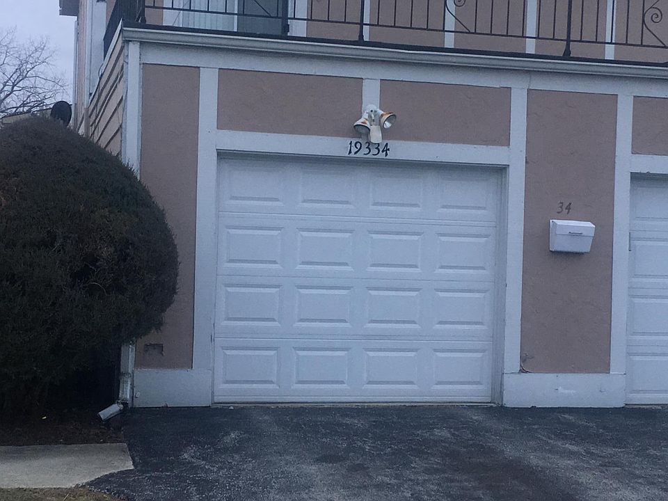1st image of 19334 Oakwood Ave