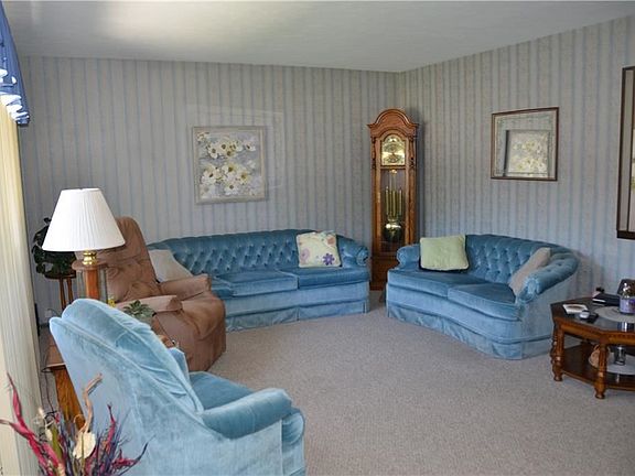 2nd image of 34760 Iris Ln
