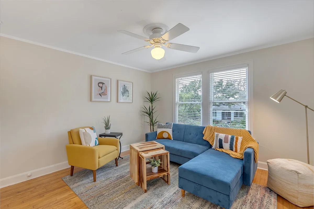 Living room - 3103 West Ave #B