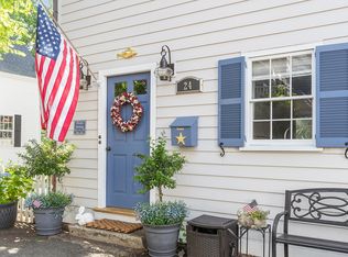 24 Summer St #3, Marblehead, MA 01945