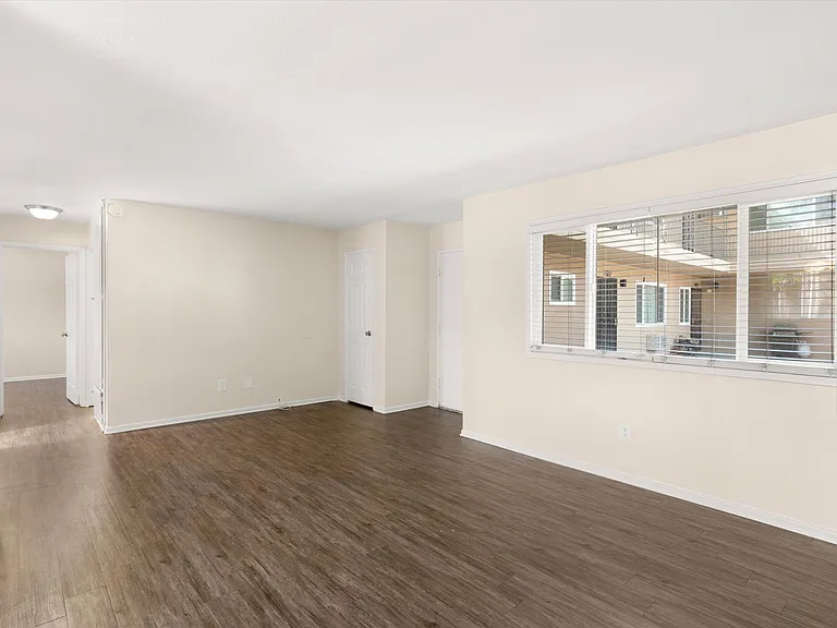 Melrose Manor Apartments - Riverside, CA — Photo 77
