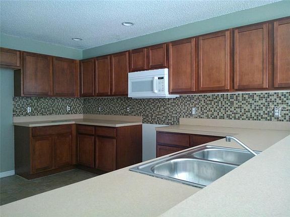 5th image of 2865 Saxon Ct