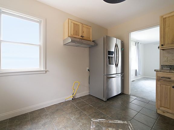 3rd image of 10921 Huron St