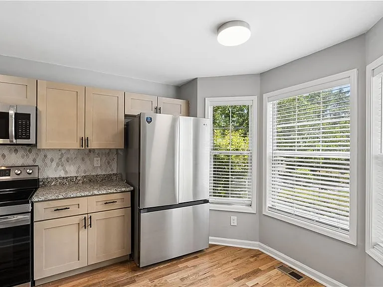 5200 Laurel Bridge Dr SE — Photo 4