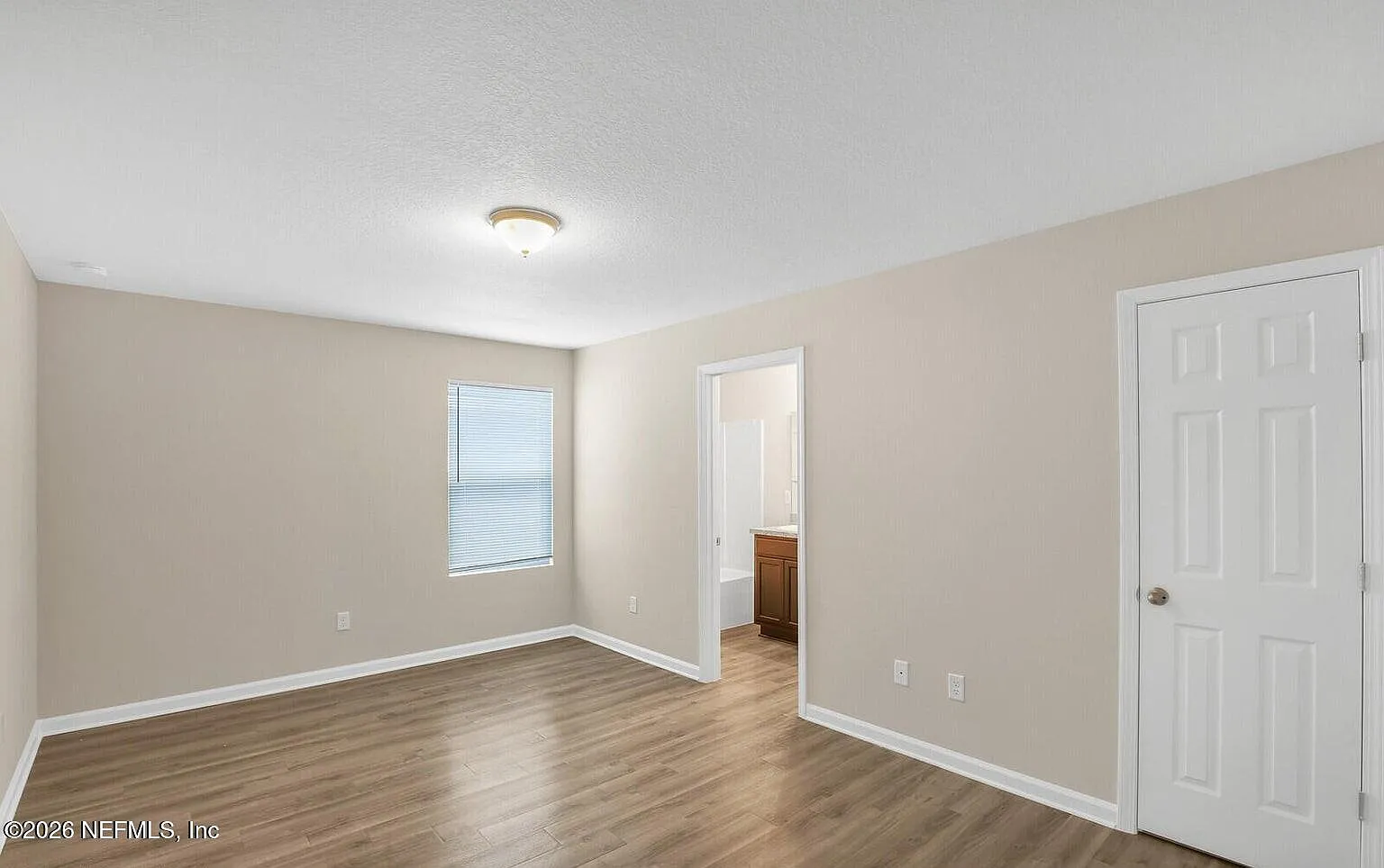 3 bed, 2.0 bath, 1209 sqft, $2,100 — Photo 4