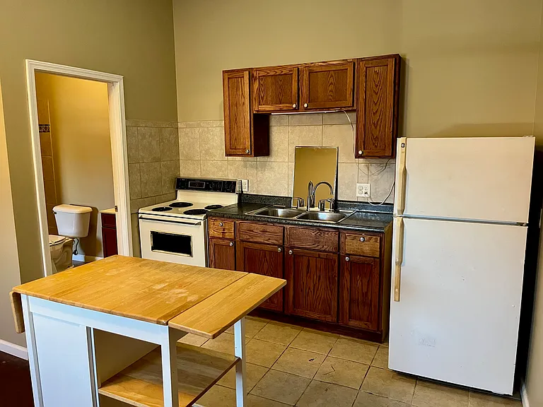 105 W Market St #2 — Photo 11