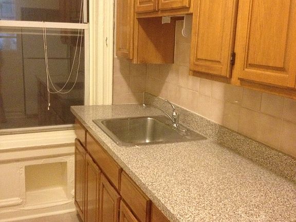 4th image of 563 E 82nd St