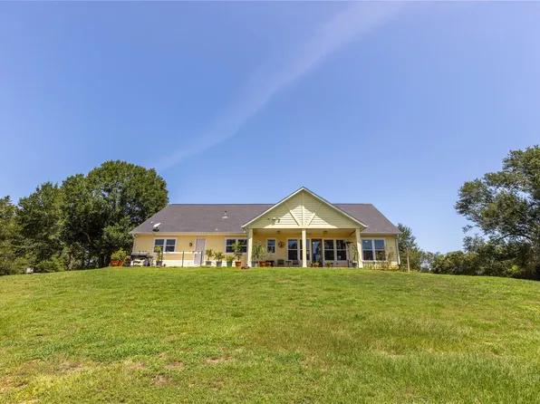 685 Piney Creek Rd, Bellville, TX 77418