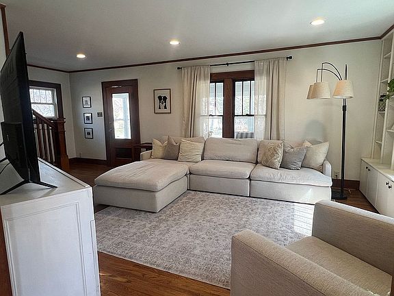 3rd image of 611 Ridgewood Ave
