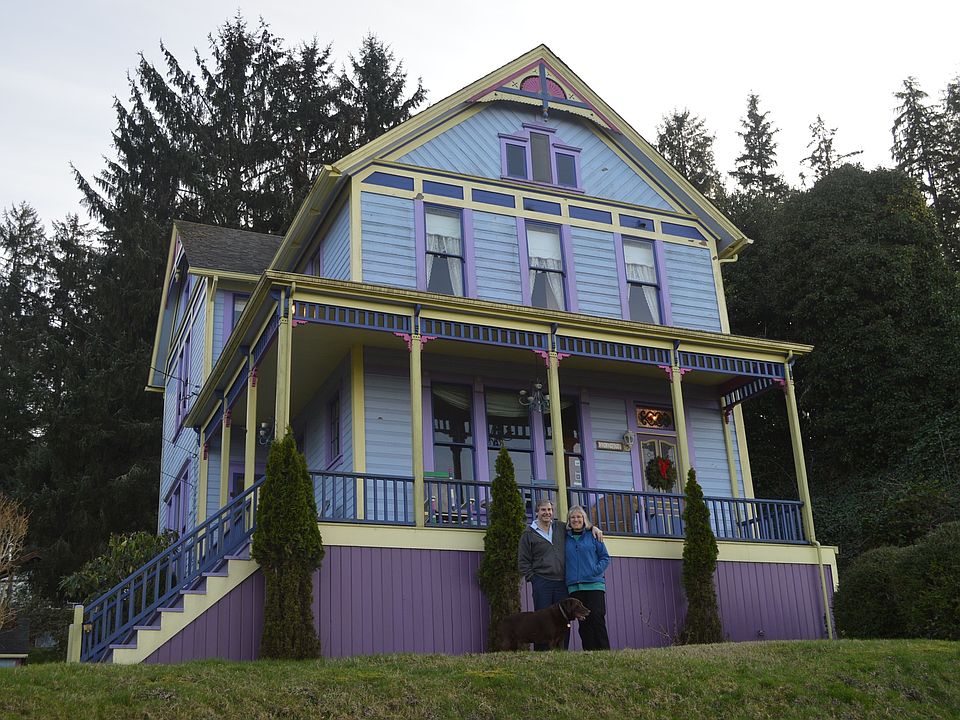 1st floor apt. in beautiful Victorian home