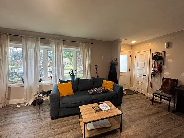 49 Edinburgh Rd #UPPER — Photo 4